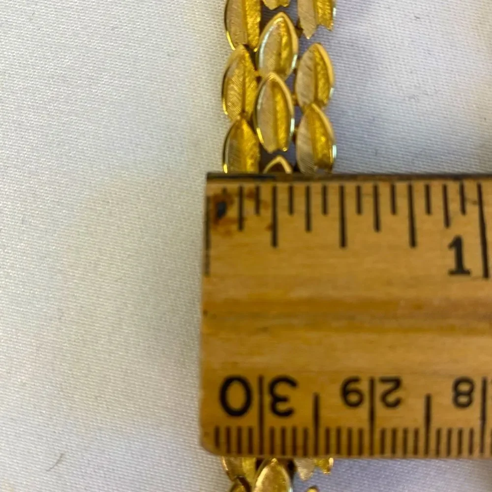Vintage Gold 60’s Leaves Necklace.